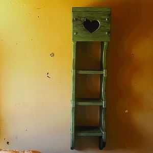 Wall att heart shelf